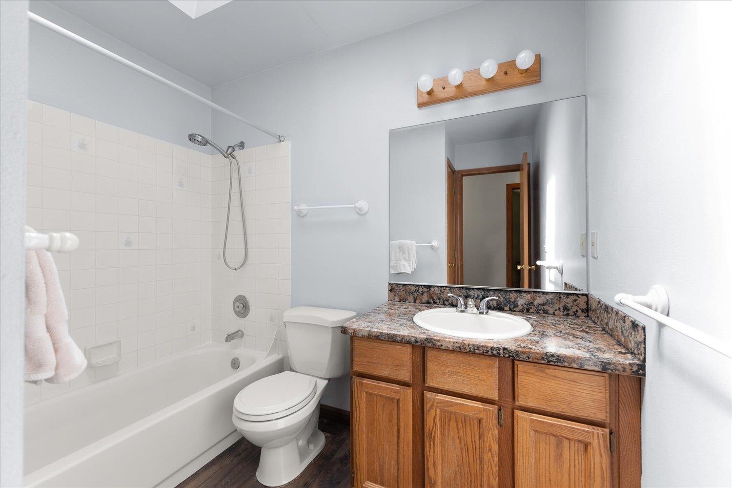Photo 20 of 41 of 17212 N Meadowview Ct house
