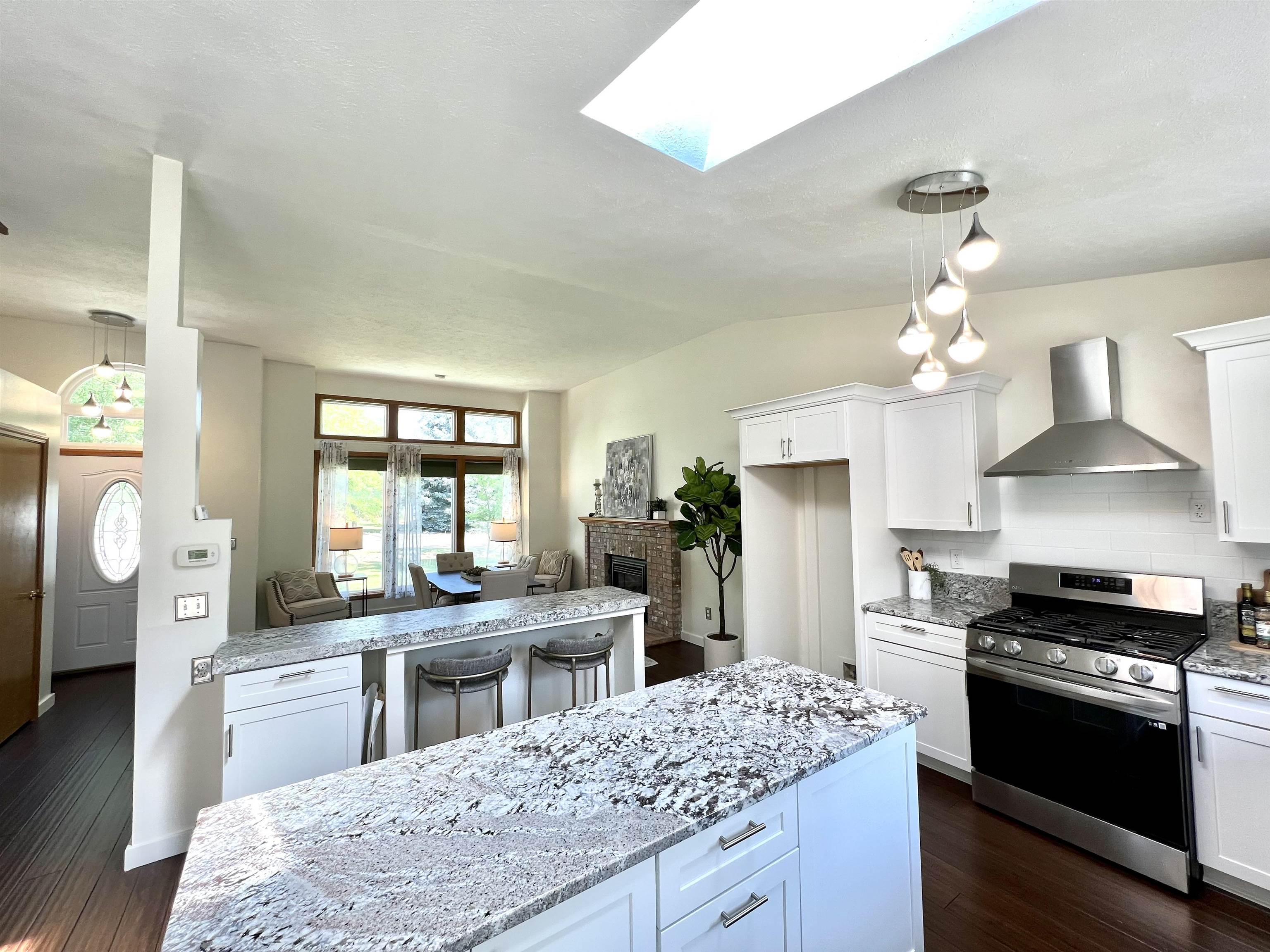Photo 11 of 41 of 17212 N Meadowview Ct house