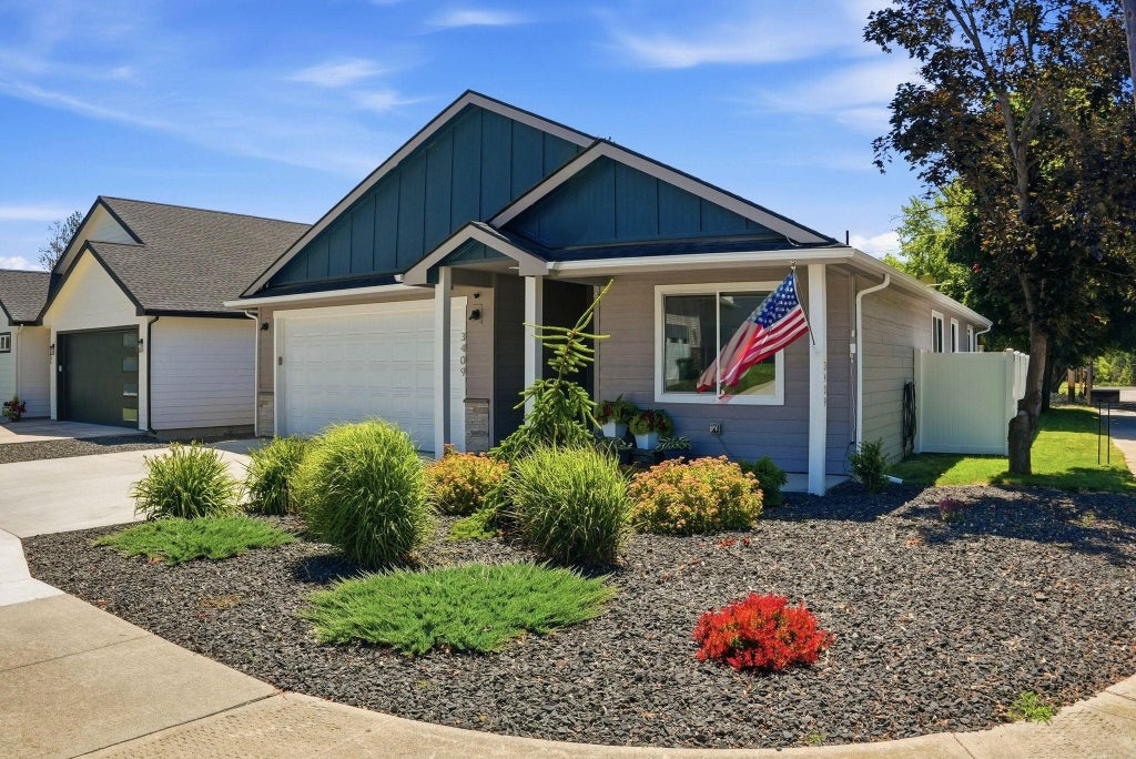 Photo of 3409 S MYRTLE St, Spokane, WA 99223 (MLS # 202620343)
