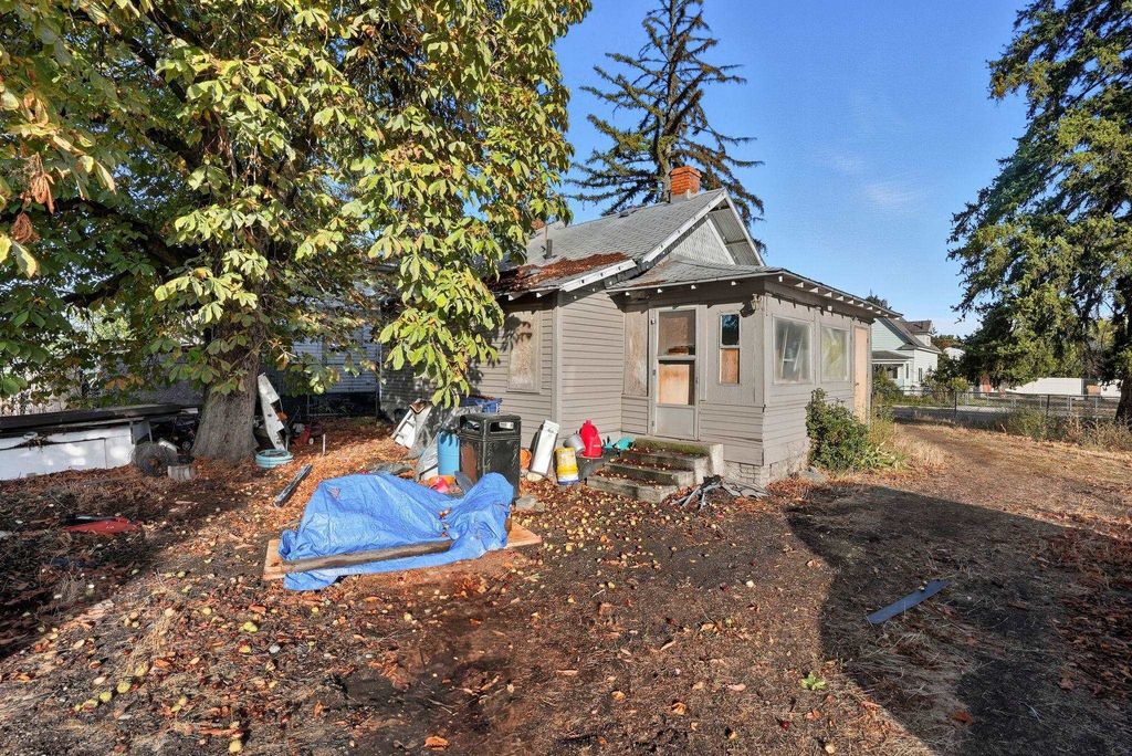Photo of 1524 E Pacific Ave, Spokane, WA 99202 (MLS # 202525511)