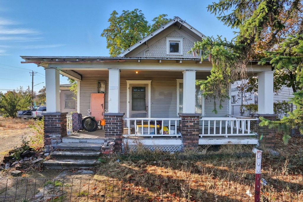 Photo of 1524 E Pacific Ave, Spokane, WA 99202 (MLS # 202525511)