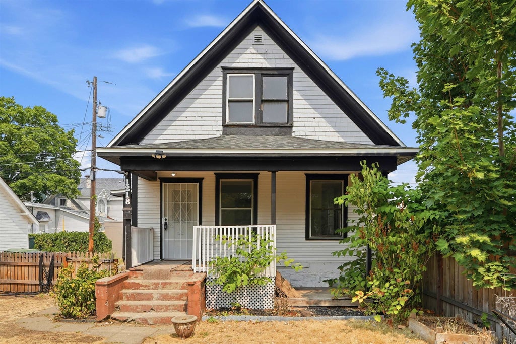 Photo of 1218 W Shannon Ave, Spokane, WA 99205 (MLS # 202622186)