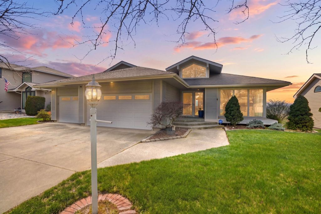 Photo of 6407 N Park View Ln, Spokane, WA 99205 (MLS # 202615698)