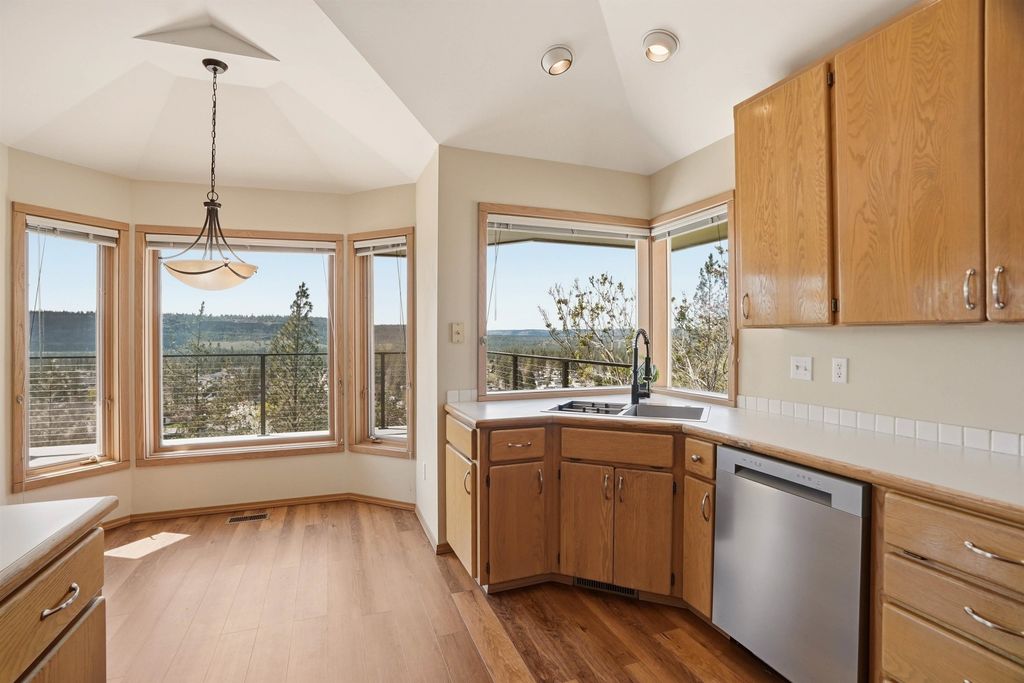 Photo of 6407 N Park View Ln, Spokane, WA 99205 (MLS # 202615698)