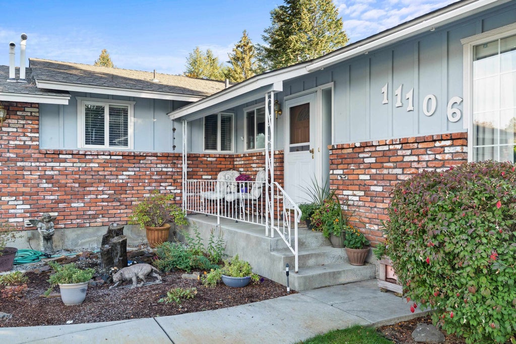 Photo of 11106 E 37th Ave, Spokane, WA 99206 (MLS # 202625537)