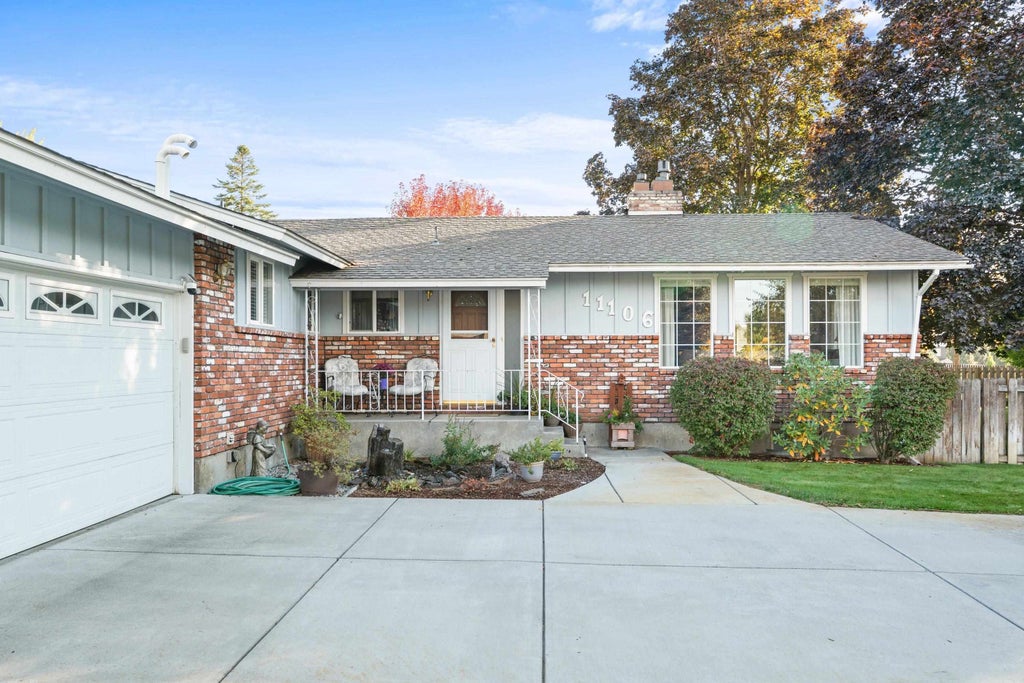 Photo of 11106 E 37th Ave, Spokane, WA 99206 (MLS # 202625537)