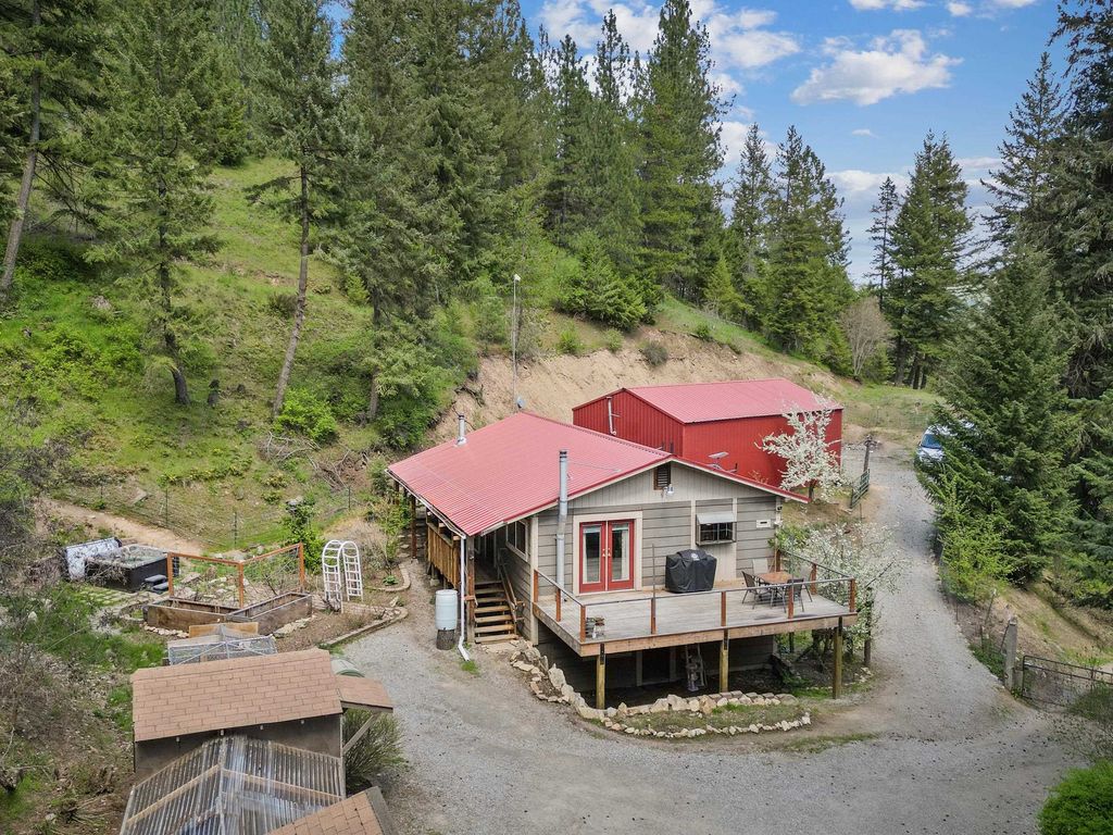 Photo of 22707 E Lakeview Rd, Newman Lake, WA 99025 (MLS # 202616389)