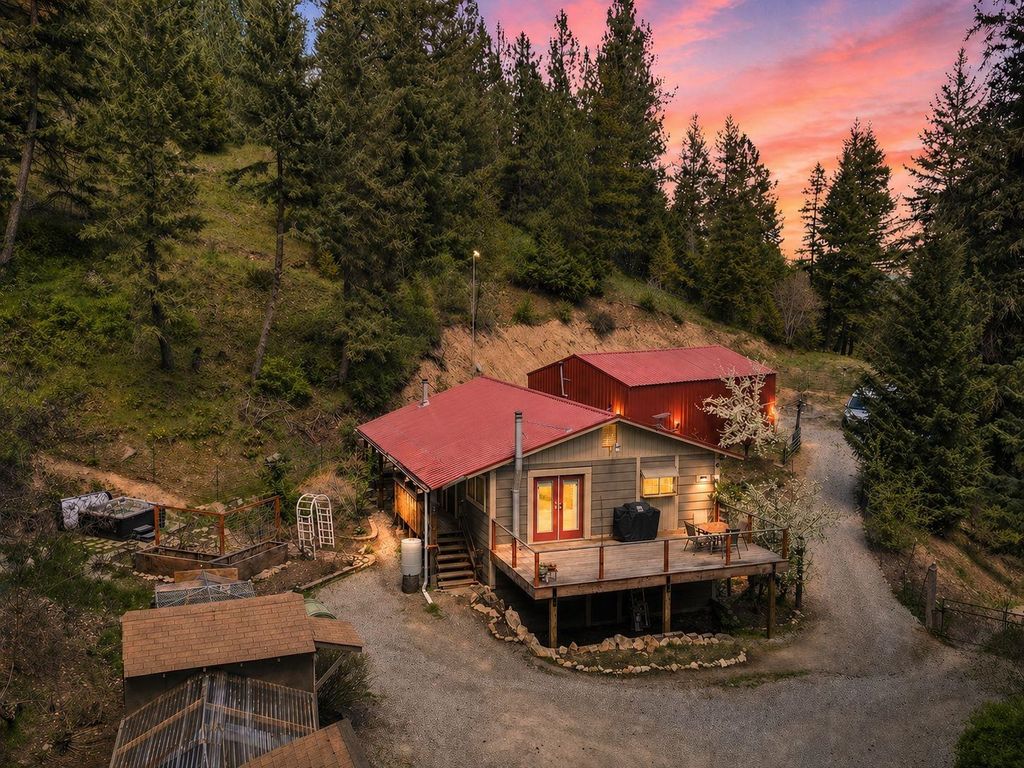 Photo of 22707 E Lakeview Rd, Newman Lake, WA 99025 (MLS # 202616389)