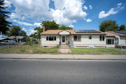 Photo of 2603 E Wellesley Ave, Spokane, WA 99217 (MLS # 202614356)