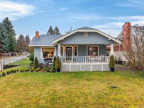 Photo of 3328 W Kiernan Ave, Spokane, WA 99205 (MLS # 202613403)
