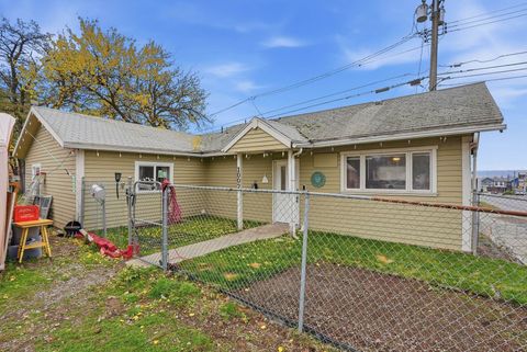 Photo of 1002 E Dalton Ave, Spokane, WA 99207 (MLS # 202526708)