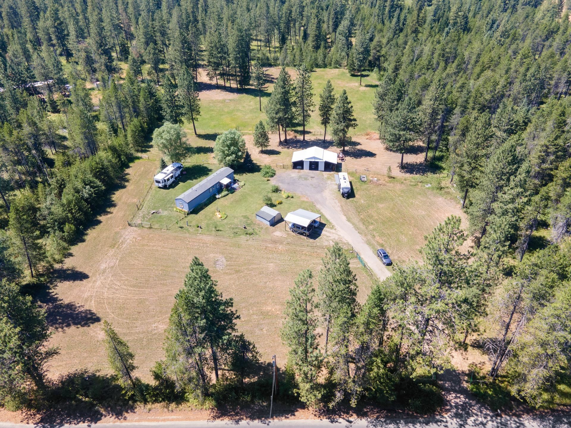 Photo 5 of 41 of 40507 N Division Rd mobile home