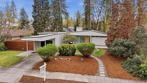 Photo of 1022 E 28th Ave, Spokane, WA 99203 (MLS # 202615558)