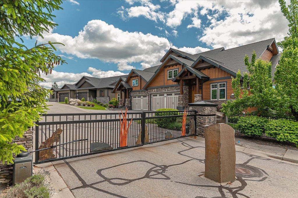 Photo of 8924 E Clearview Ln, Spokane, WA 99217 (MLS # 202625918)