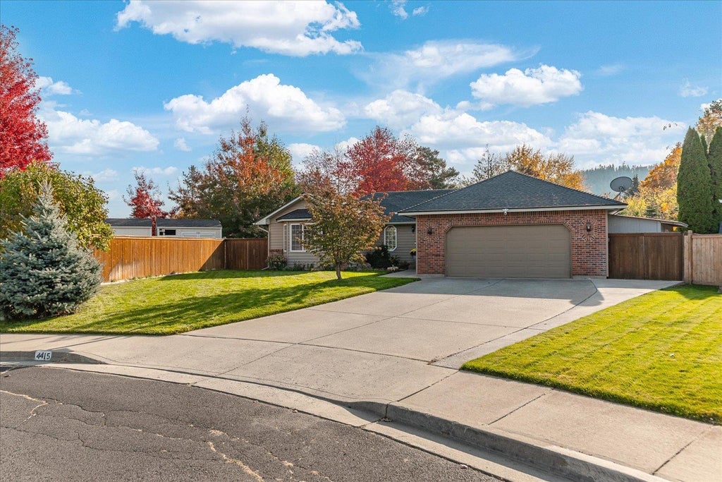 Photo of 4415 S Parkside Ct, Spokane, WA 99223 (MLS # 202626161)