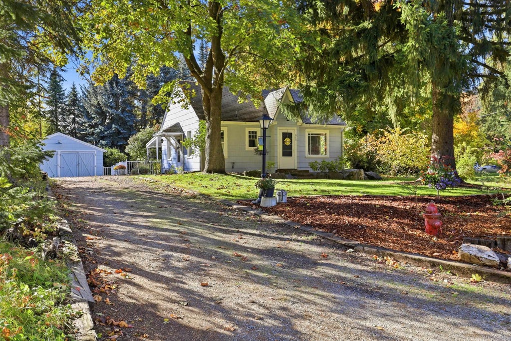 Photo of 619 W Graves Rd, Spokane, WA 99218 (MLS # 202625757)
