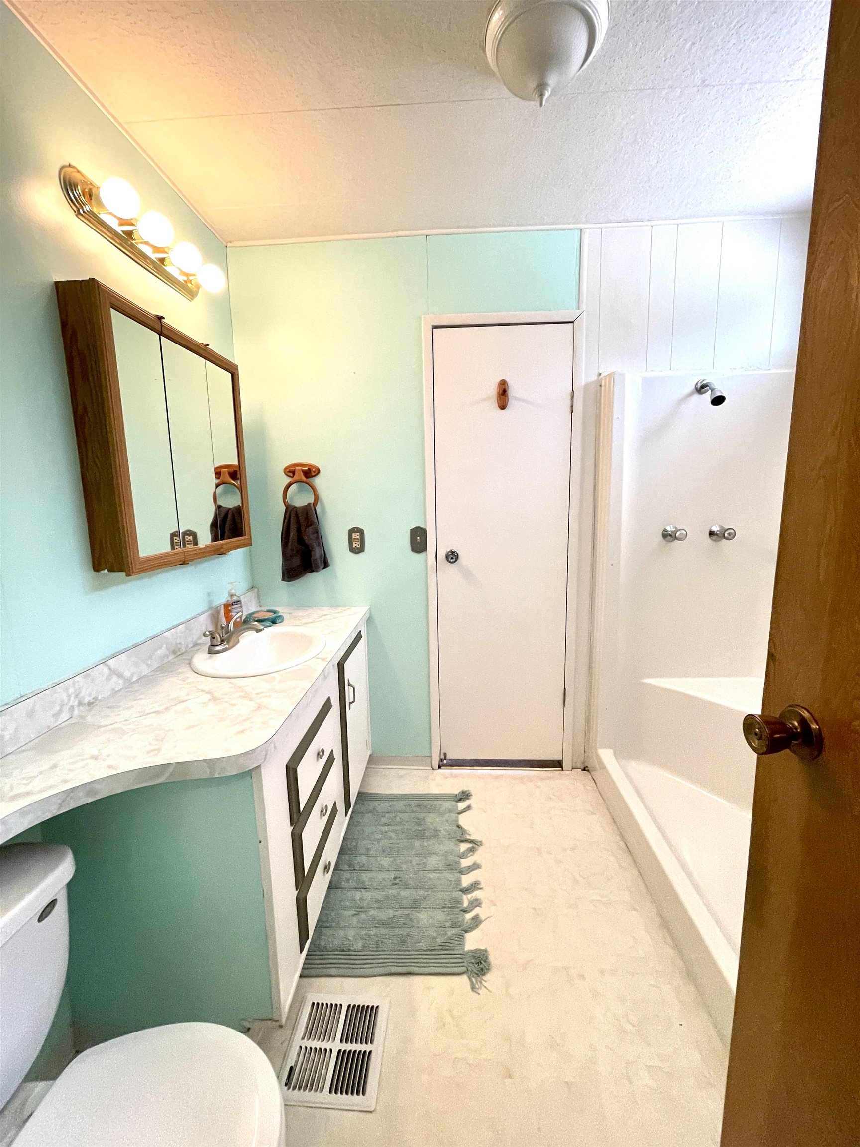 Photo 12 of 17 of 2852 F Horseshoe Lake Rd mobile home