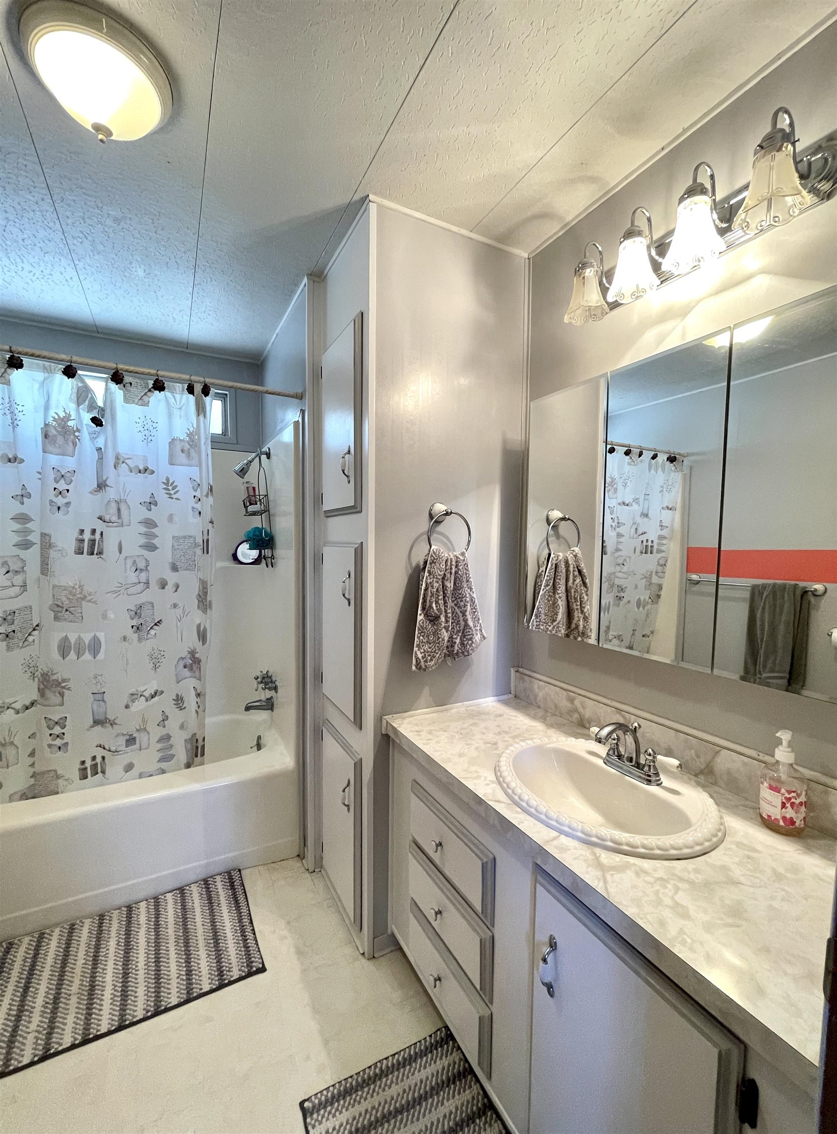Photo 9 of 17 of 2852 F Horseshoe Lake Rd mobile home