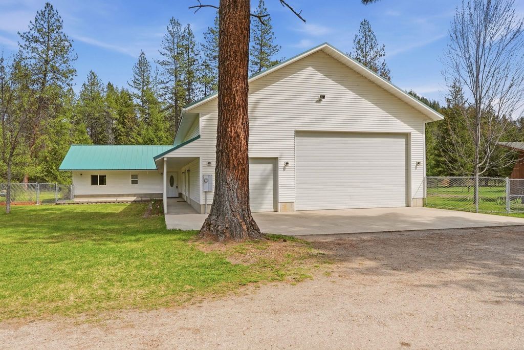 Photo of 3734C N Deer Lake Rd, Loon Lake, WA 99148 (MLS # 202616116)