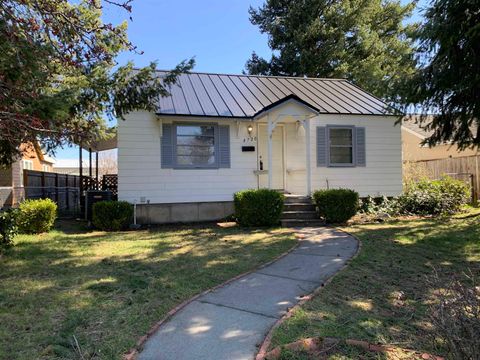 Photo of 4720 LINCOLN St, Spokane, WA 99205 (MLS # 202614452)