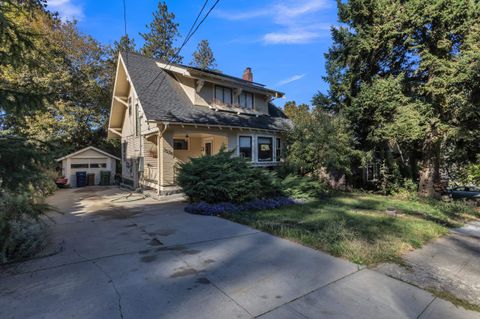 Photo of 1824 S Perry St, Spokane, WA 99203 (MLS # 202525673)