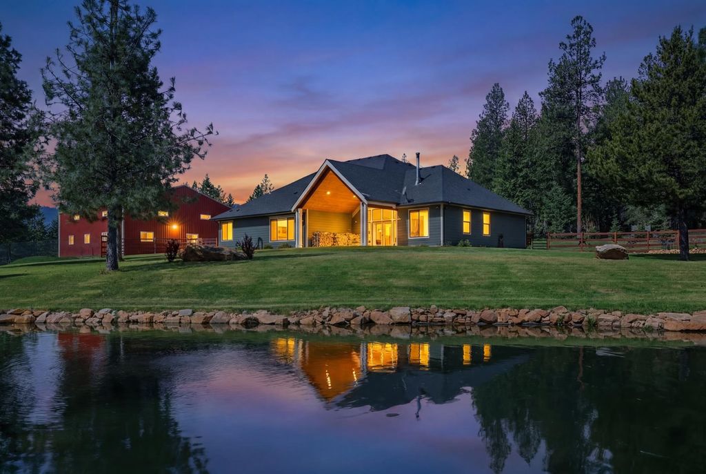 Photo of 8802 W BENTON Way, Coeur d Alene, ID 83814 (MLS # 202616603)