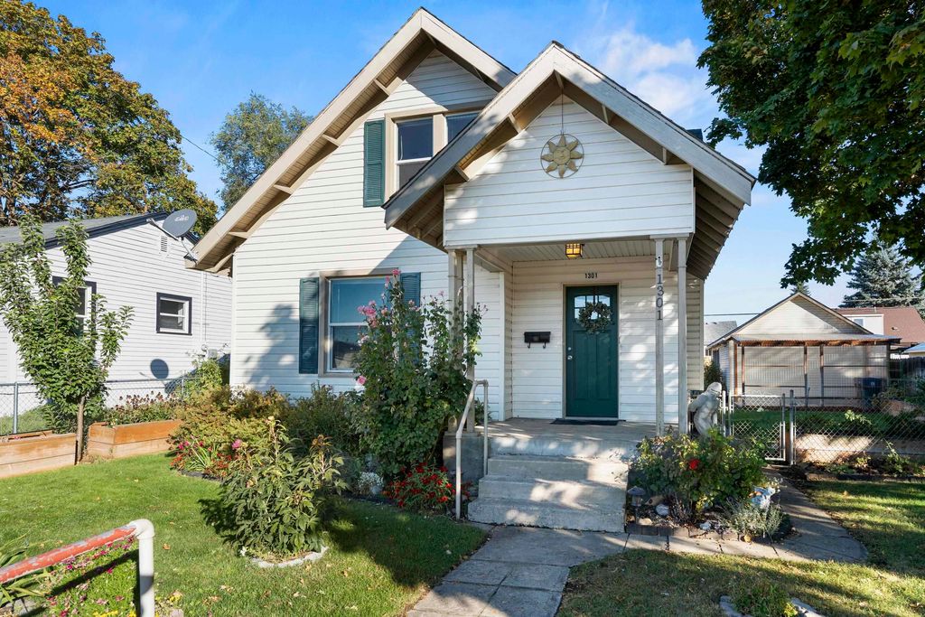Photo of 1301 E Providence Ave, Spokane, WA 99207 (MLS # 202525578)