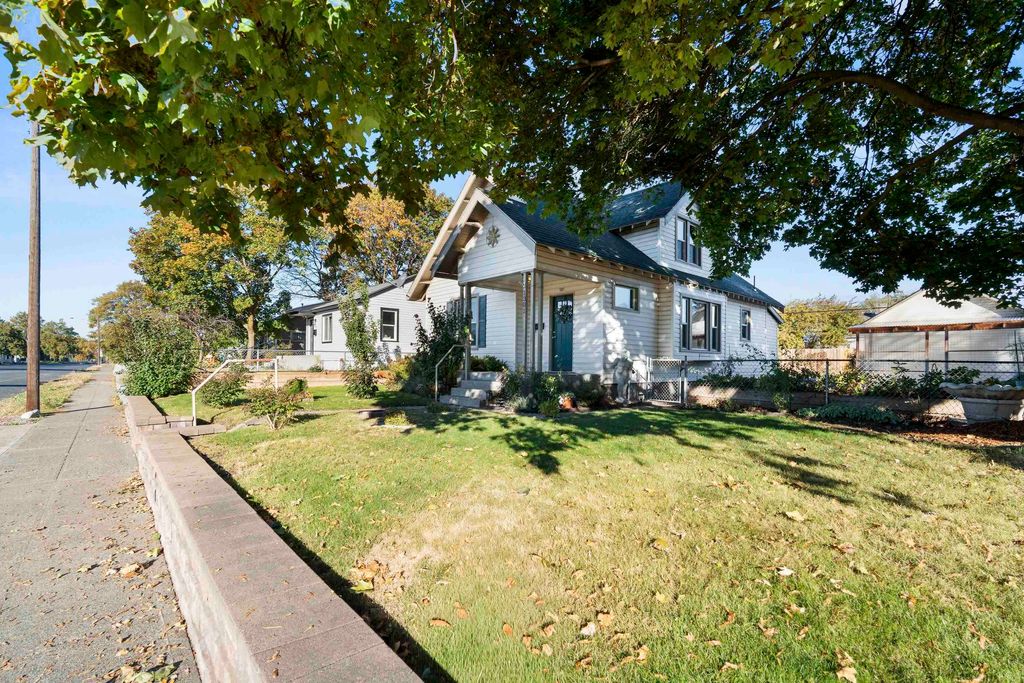 Photo of 1301 E Providence Ave, Spokane, WA 99207 (MLS # 202525578)