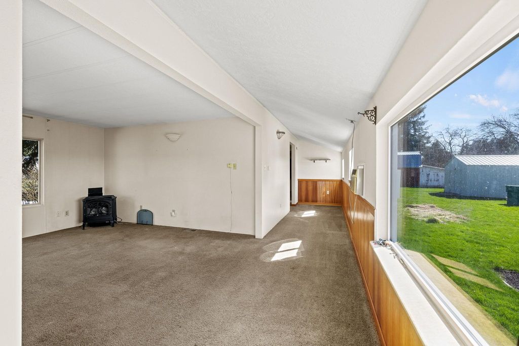 Photo of 614 E 2nd St, Deer Park, WA 99006 (MLS # 202615095)