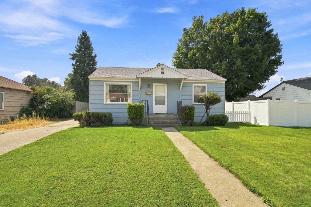Photo of 2710 E Hoffman Ave, Spokane, WA 99207 (MLS # 202623506)
