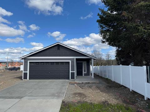 Photo of 1013 S Century Rd, Spokane Valley, WA 99037 (MLS # 202614831)