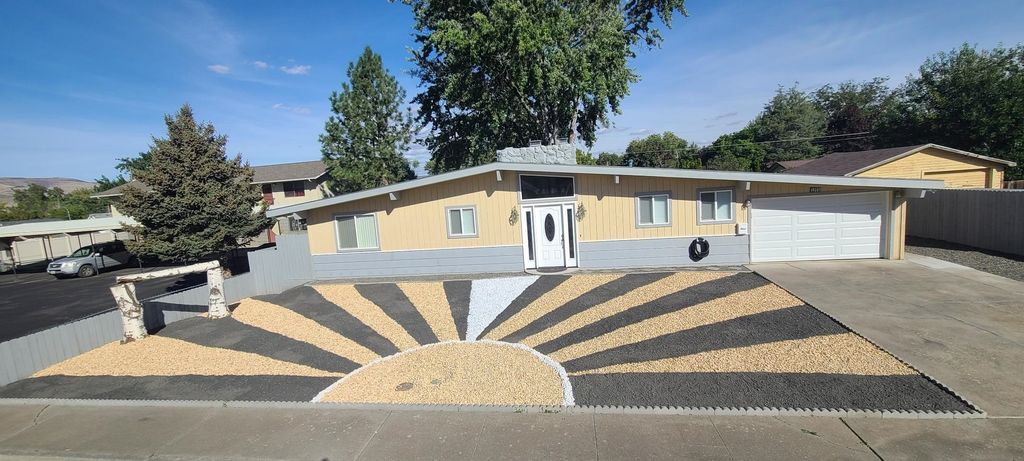 Photo of 1221 7th St, Clarkston, WA 99403 (MLS # 202616515)