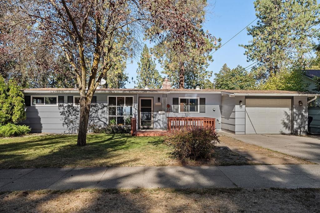 Photo of 3831 E 17th Ave, Spokane, WA 99223 (MLS # 202525516)