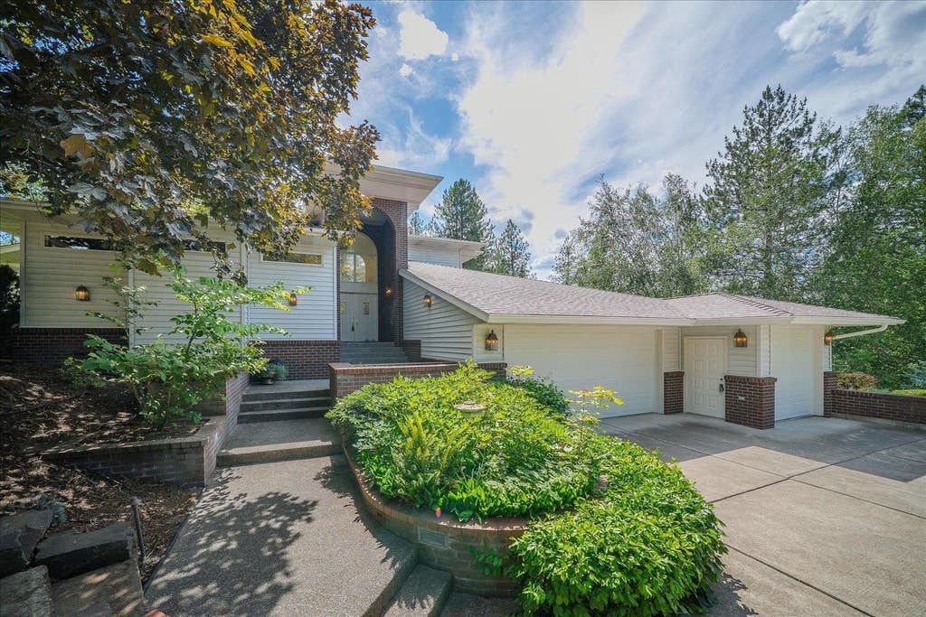 Photo of 4215 S Madison Rd, Spokane Valley, WA 99206 (MLS # 202619956)
