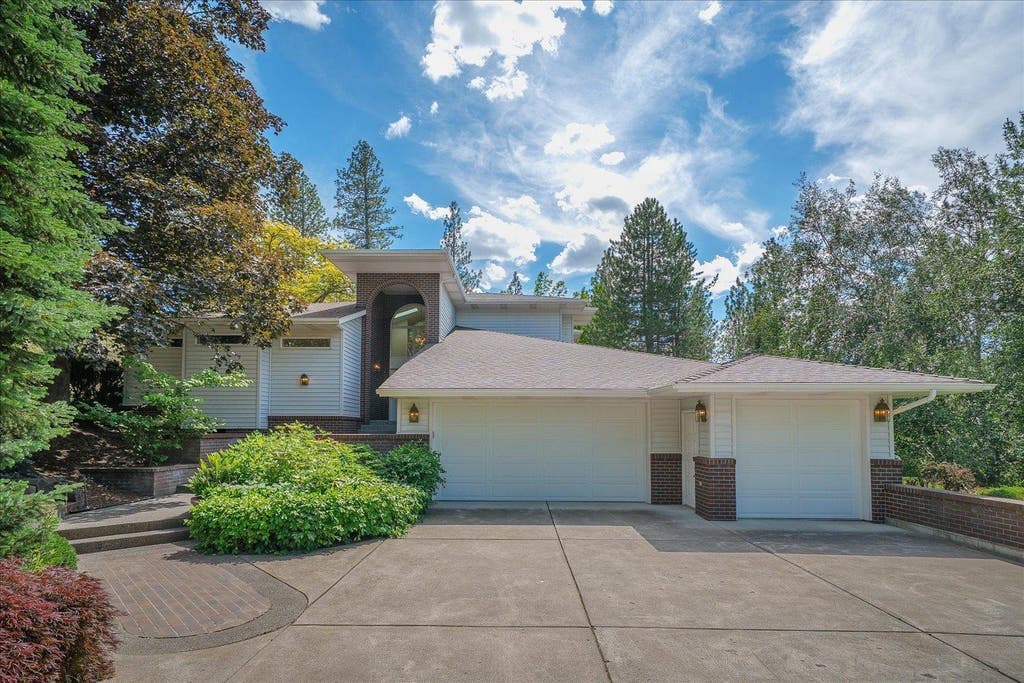 Photo of 4215 S Madison Rd, Spokane Valley, WA 99206 (MLS # 202619956)