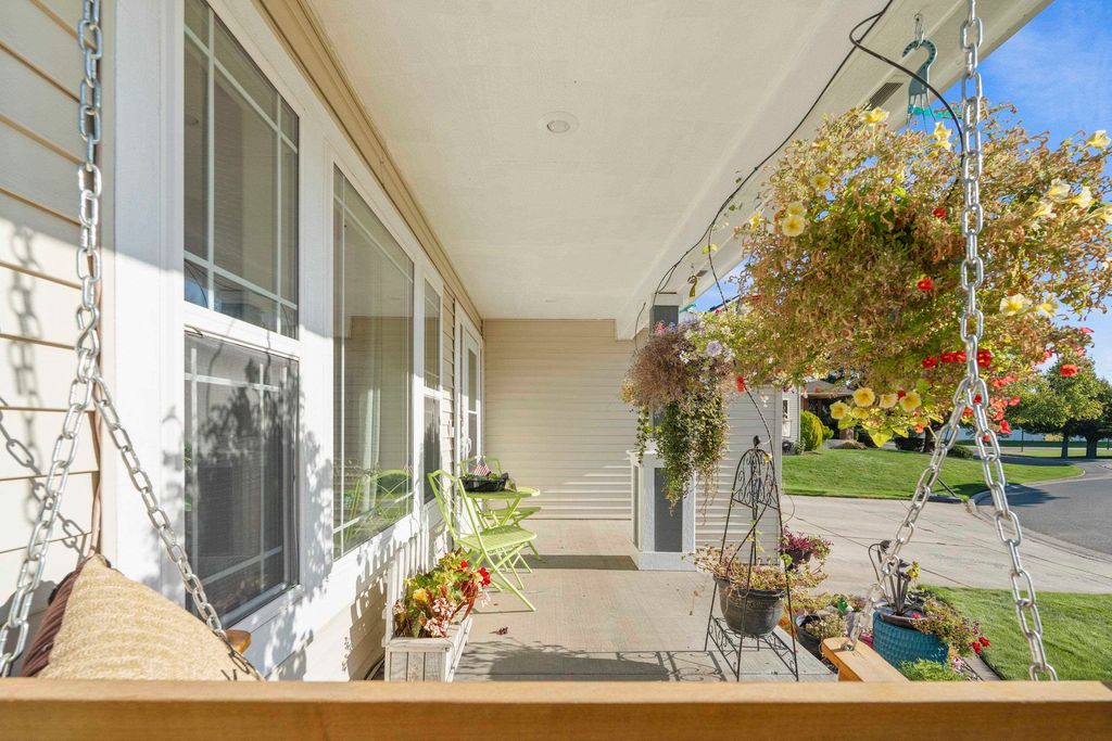 Photo of 3908 S Virginia Ln, Spokane Valley, WA 99206 (MLS # 202616339)