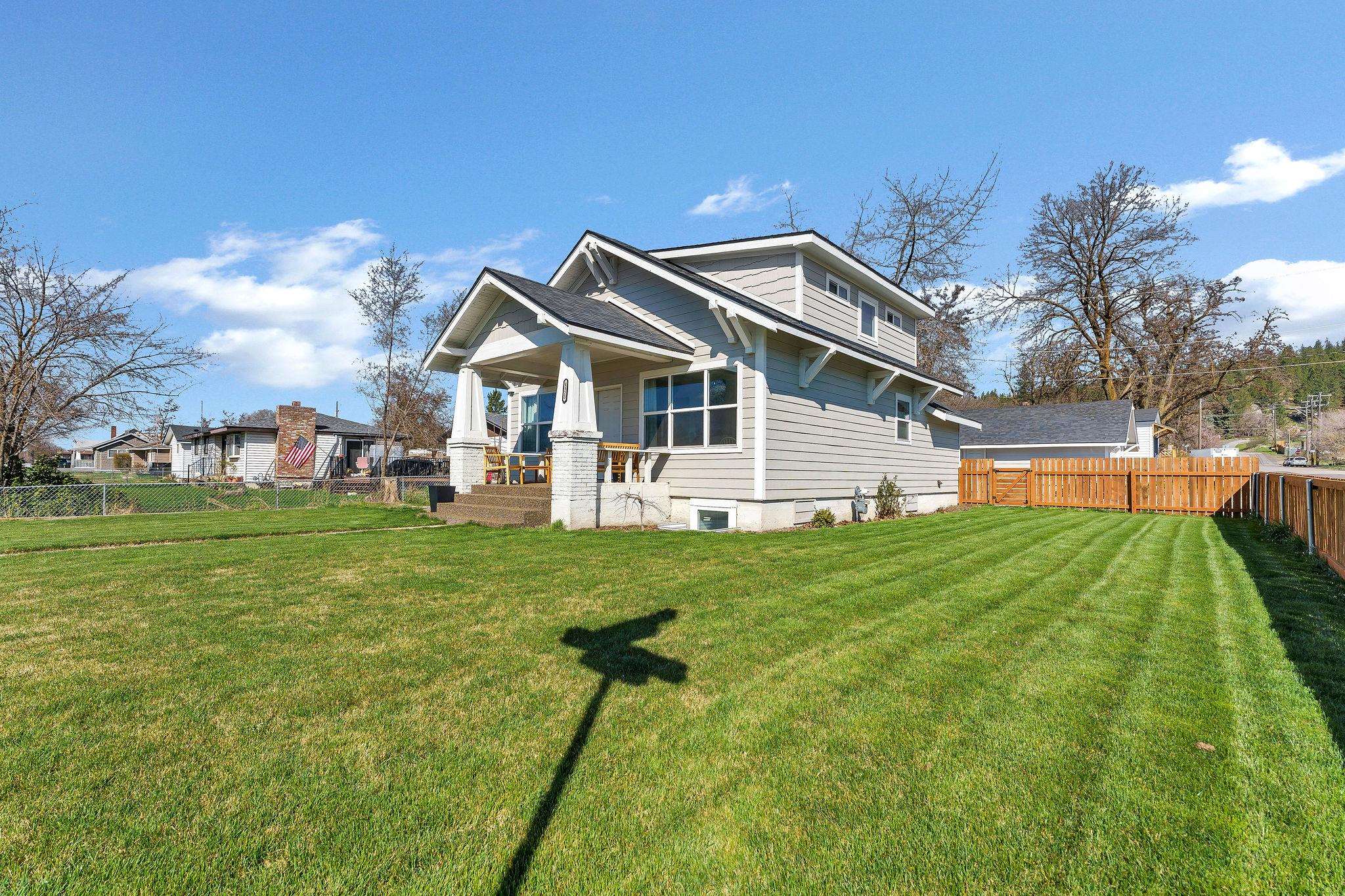 Photo 1 of 32 — 4323 E Cleveland Ave, Spokane, WA 99217
