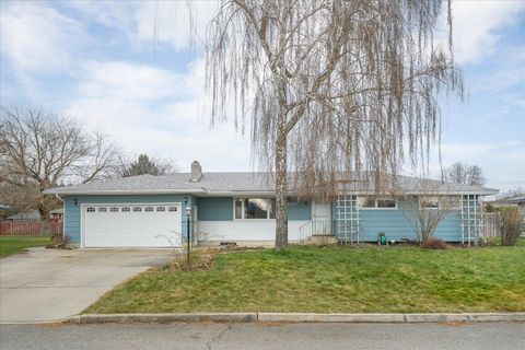 Photo of 8605 E Whitman Ave, Spokane Valley, WA 99212 (MLS # 202613856)