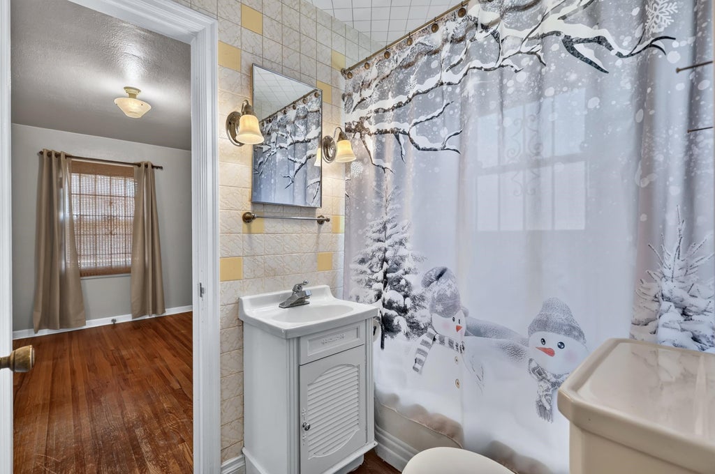 Photo of 2911 E Hoffman Ave, Spokane, WA 99207 (MLS # 202625491)