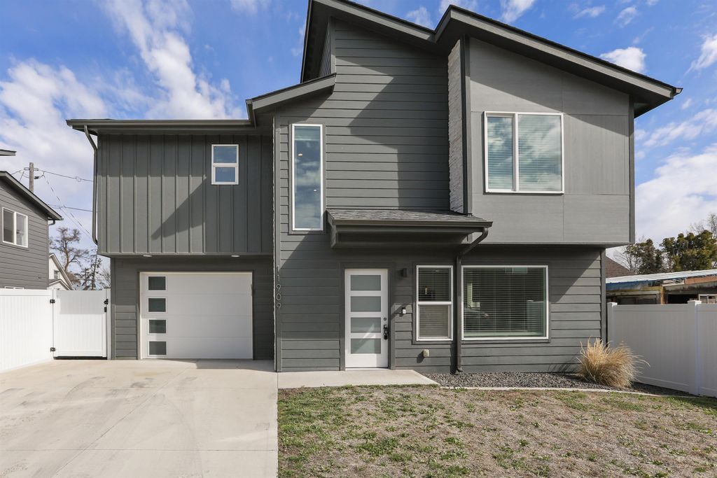 Photo of 11909 E 2nd Ln, Spokane Valley, WA 99206 (MLS # 202616160)