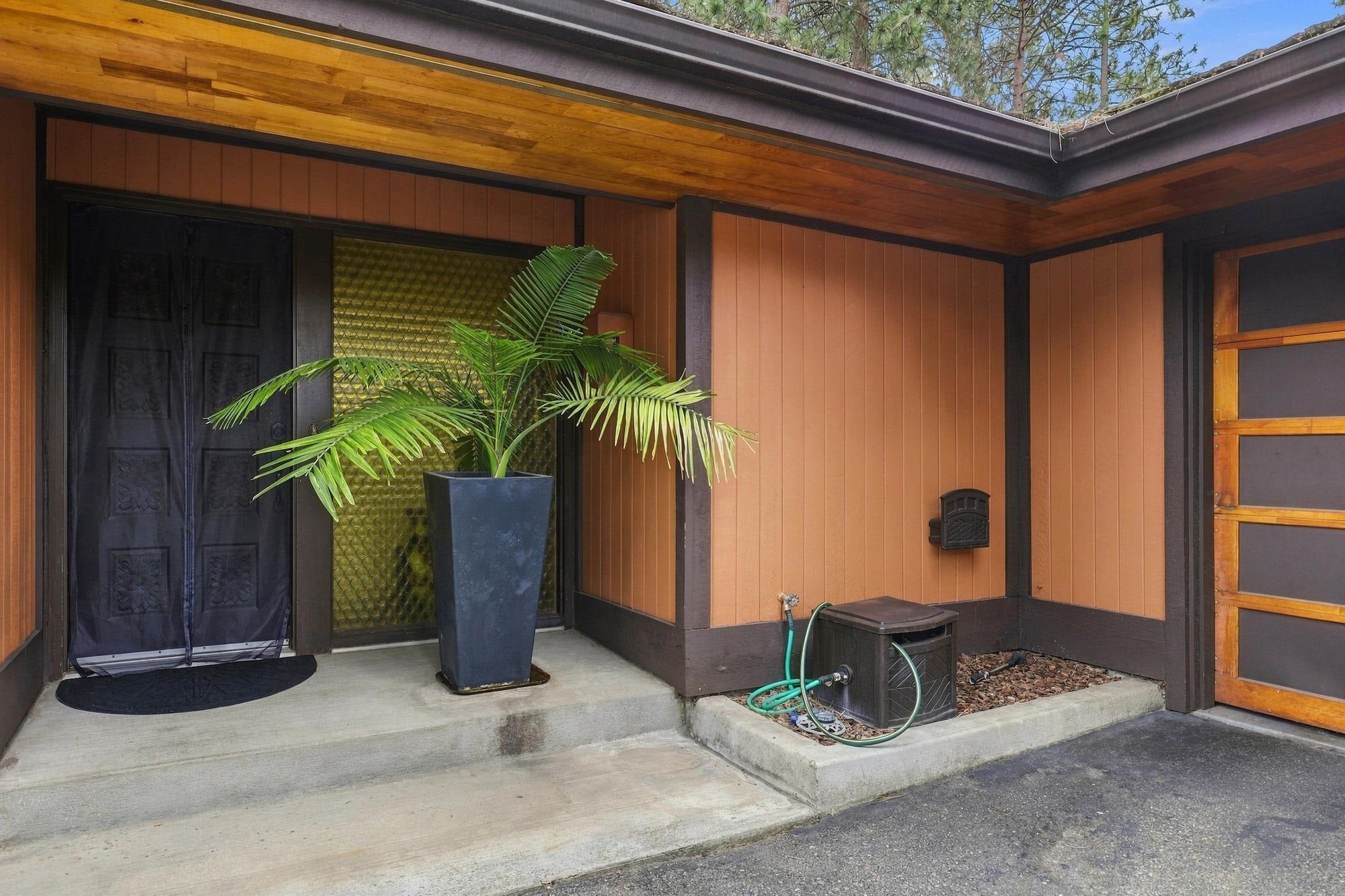 11308/11310 E 29th Ave - Photo 3