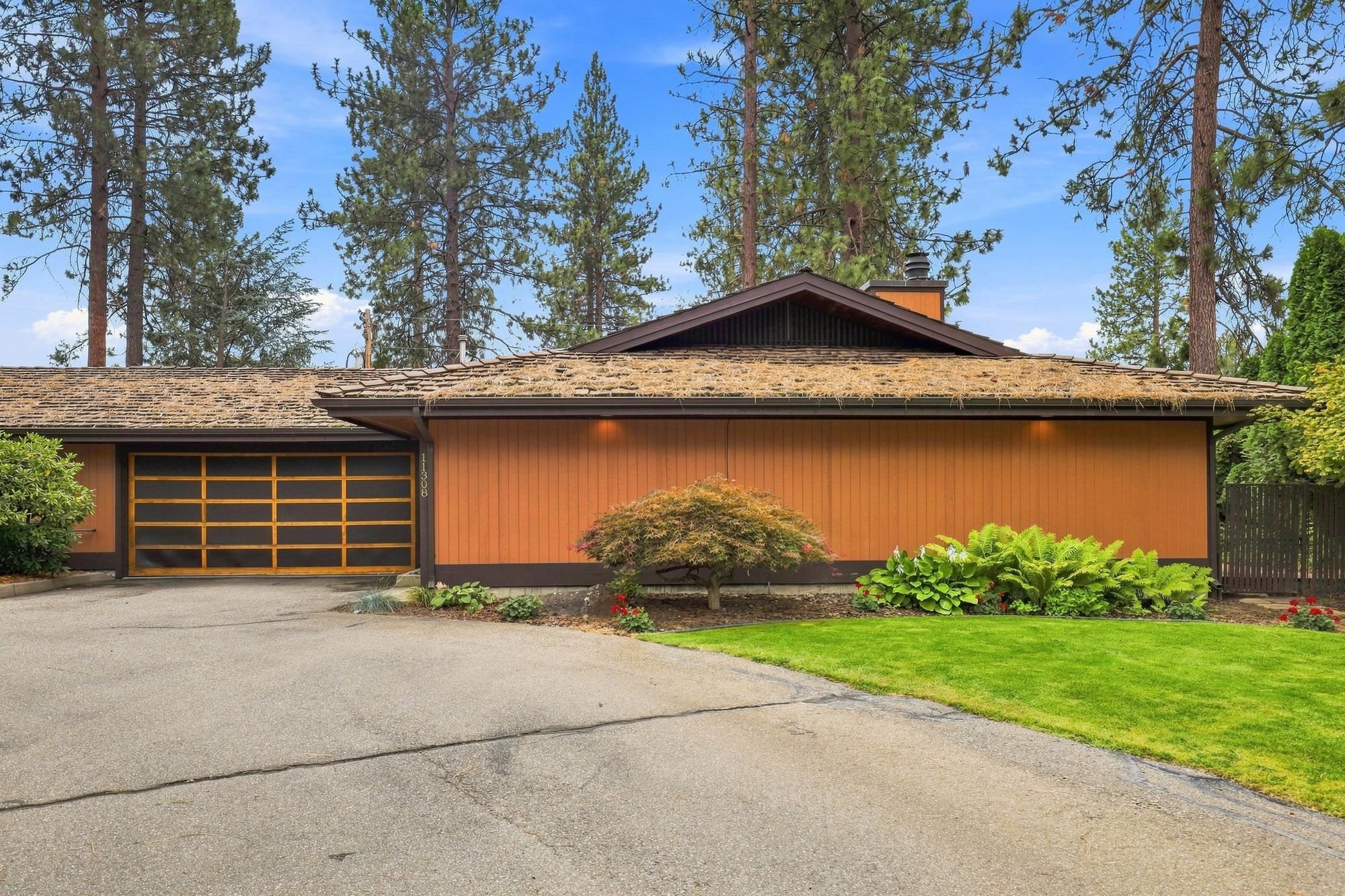 11308/11310 E 29th Ave - Photo 4