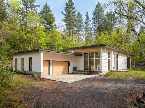 Photo of 1518 E 20th Ave, Spokane, WA 99203 (MLS # 202614484)