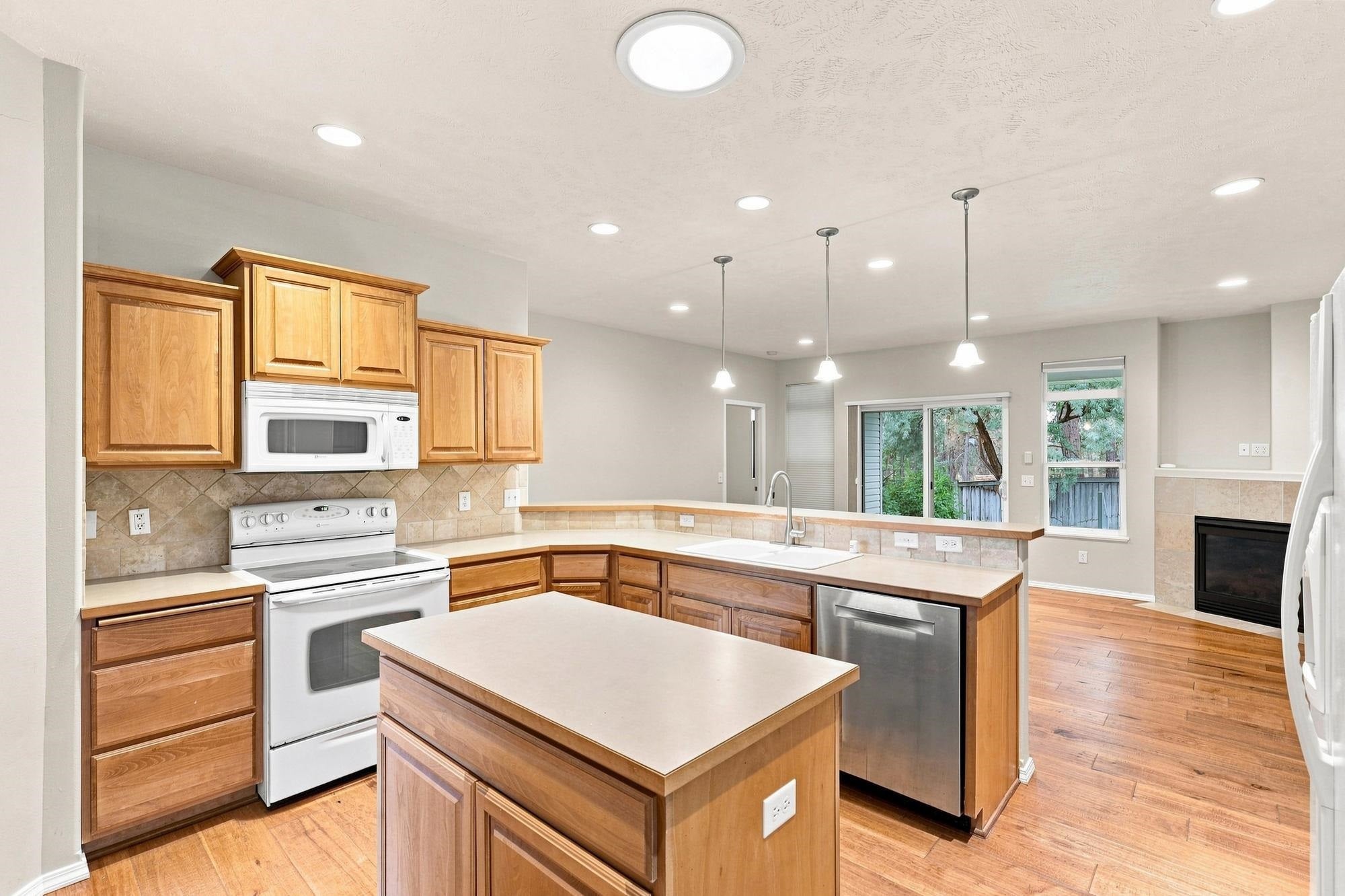 2411 S Katy Ct - Photo 4