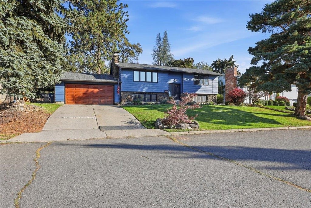 Photo of 2717 E 38th Ave, Spokane, WA 99223 (MLS # 202625951)