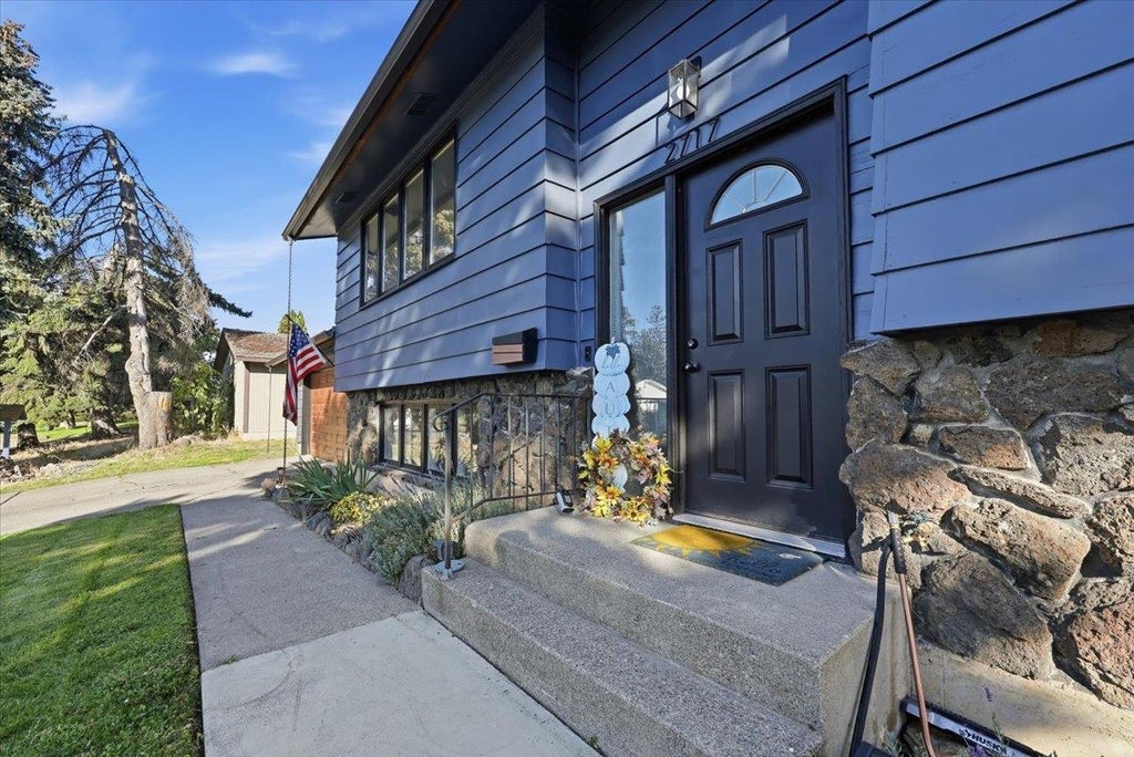Photo of 2717 E 38th Ave, Spokane, WA 99223 (MLS # 202625951)
