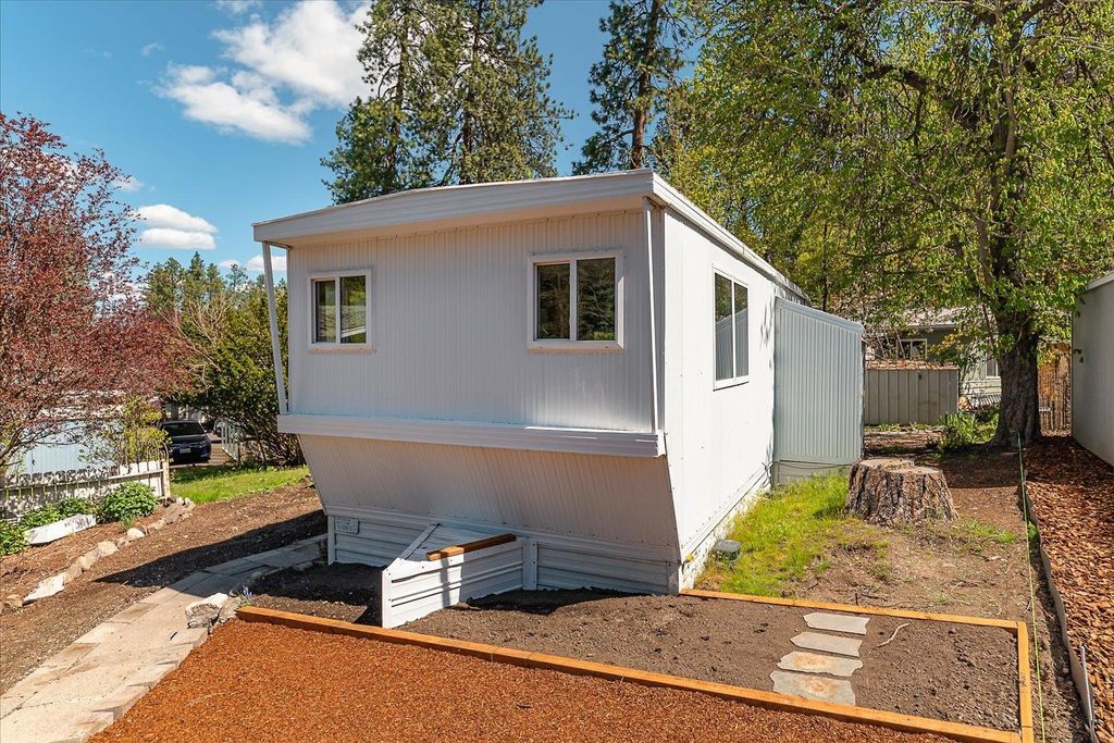 Photo of 3231 W BOONE Ave, Spokane, WA 99201 (MLS # 202616378)