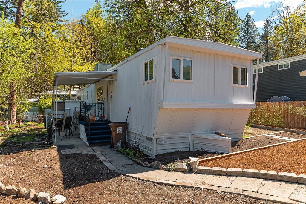 Photo of 3231 W BOONE Ave, Spokane, WA 99201 (MLS # 202616378)