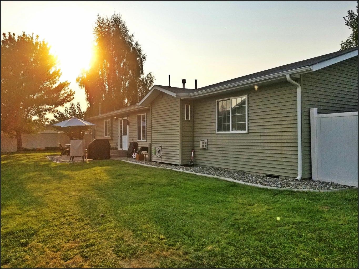 Photo 13 of 15 of 106 E Evergreen Dr house