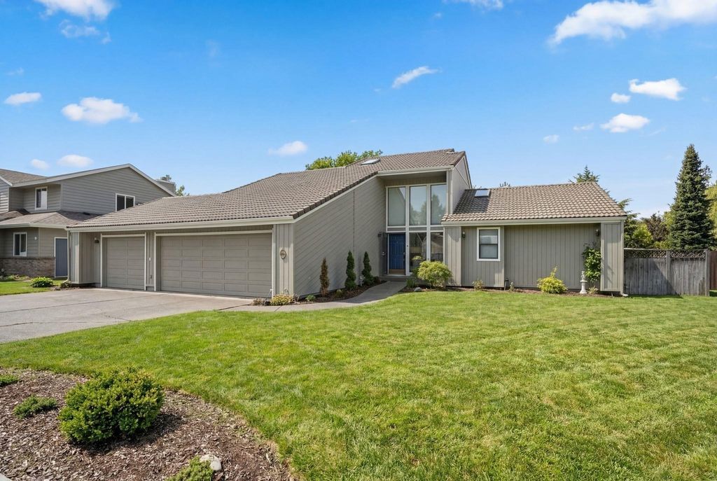 Photo of 6314 S Ray Ct, Spokane, WA 99223 (MLS # 202619881)